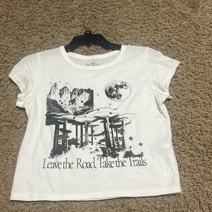 white graphic hollister tee